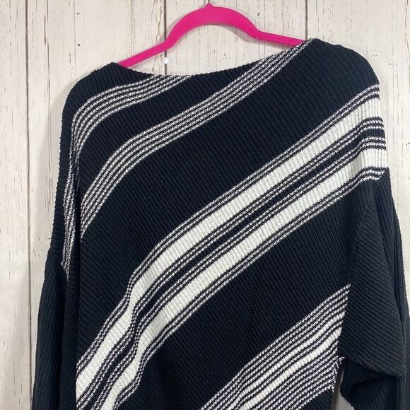 Free People Black & White Asymmetrical Stripe Knit Sweater Size M Boho Slouchy - Picture 11 of 15